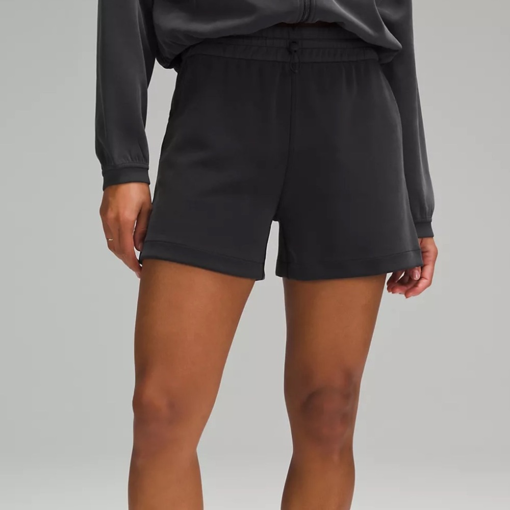 Softstreme High-Rise Short 4" Lulu lemon
